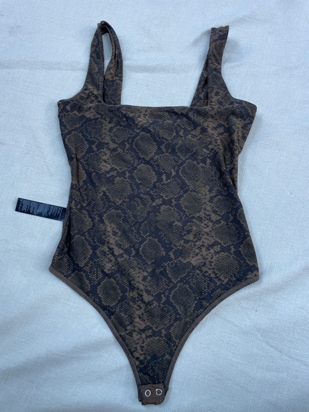 Good American Square Neck Tank bodysuit Brown & Black Snake Print - Picture 15 of 16